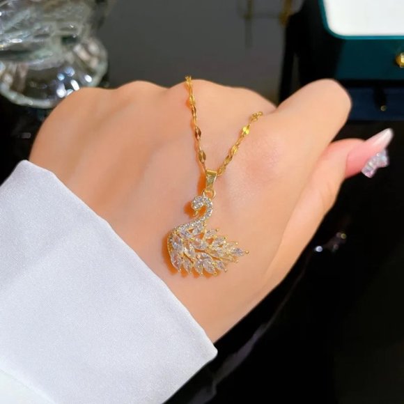 Gold Chain Crystal Swan Pendant Necklace - Beautiful, Sparkle, Great GiftGold Ch - Picture 5 of 5